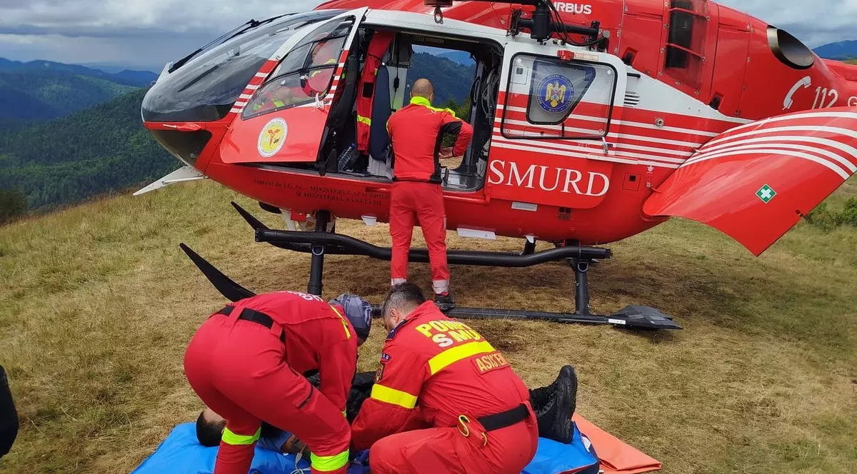 Bărbatul a fost preluat de un elicopter SMURD. Foto Salvamont Prahova