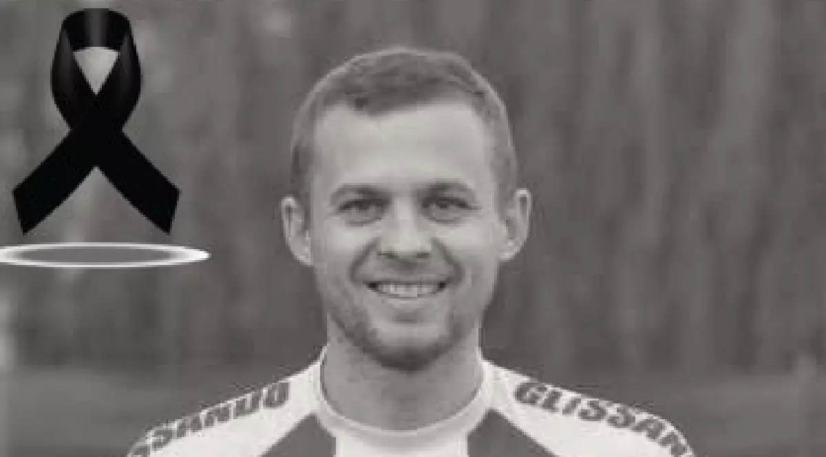 Caius Lungu, îmbrăcat în echipament sportiv, într-o poză alb-negru
