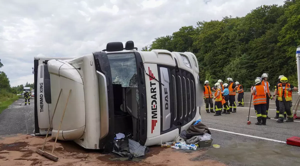 Camionul răsturnat în Germania