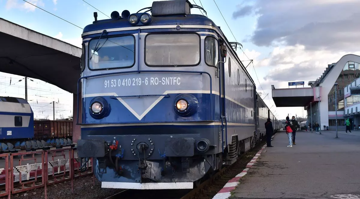 Unele trenuri de călători ale CFR sunt vechi de zeci de ani