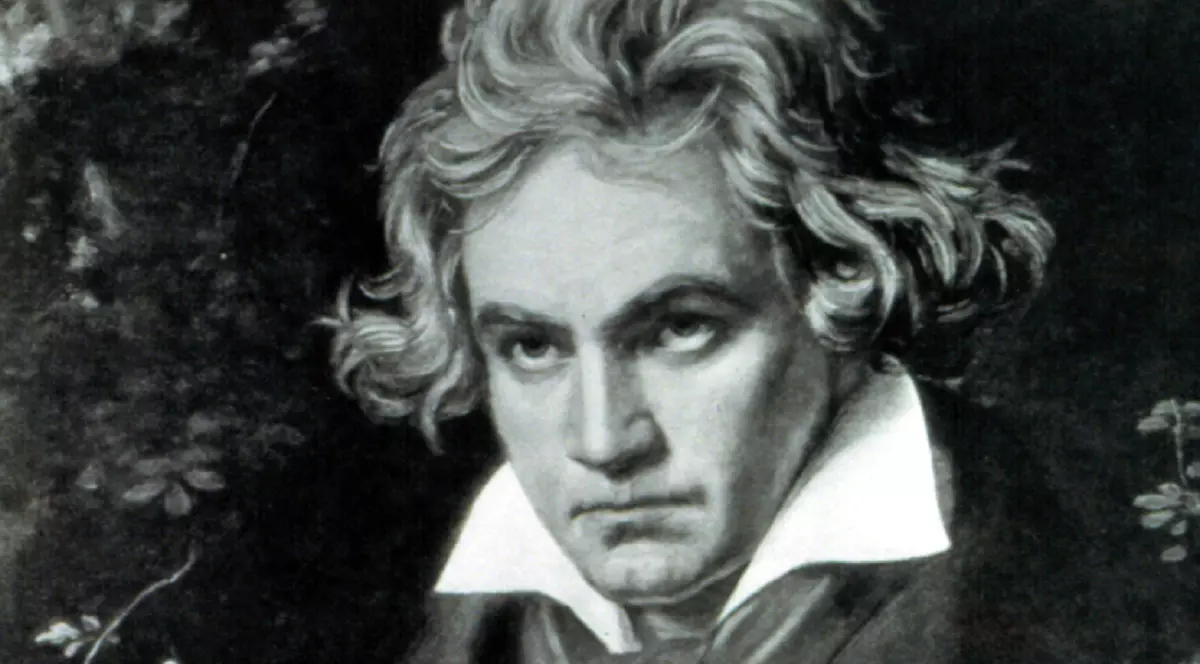 Cine a fost Ludwig van Beethoven - Fotografie alb-negru cu Ludwig van Beethoven, care tine un pix în mâna dreaptă