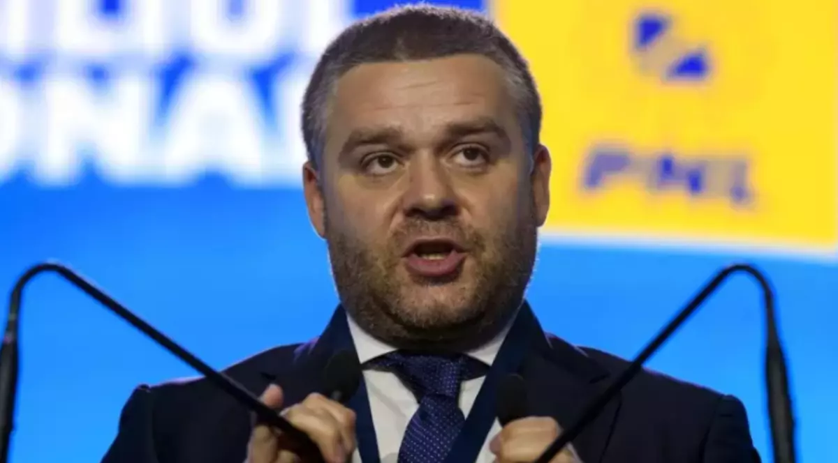 Ciprian Ciucu în timpul unui discurs