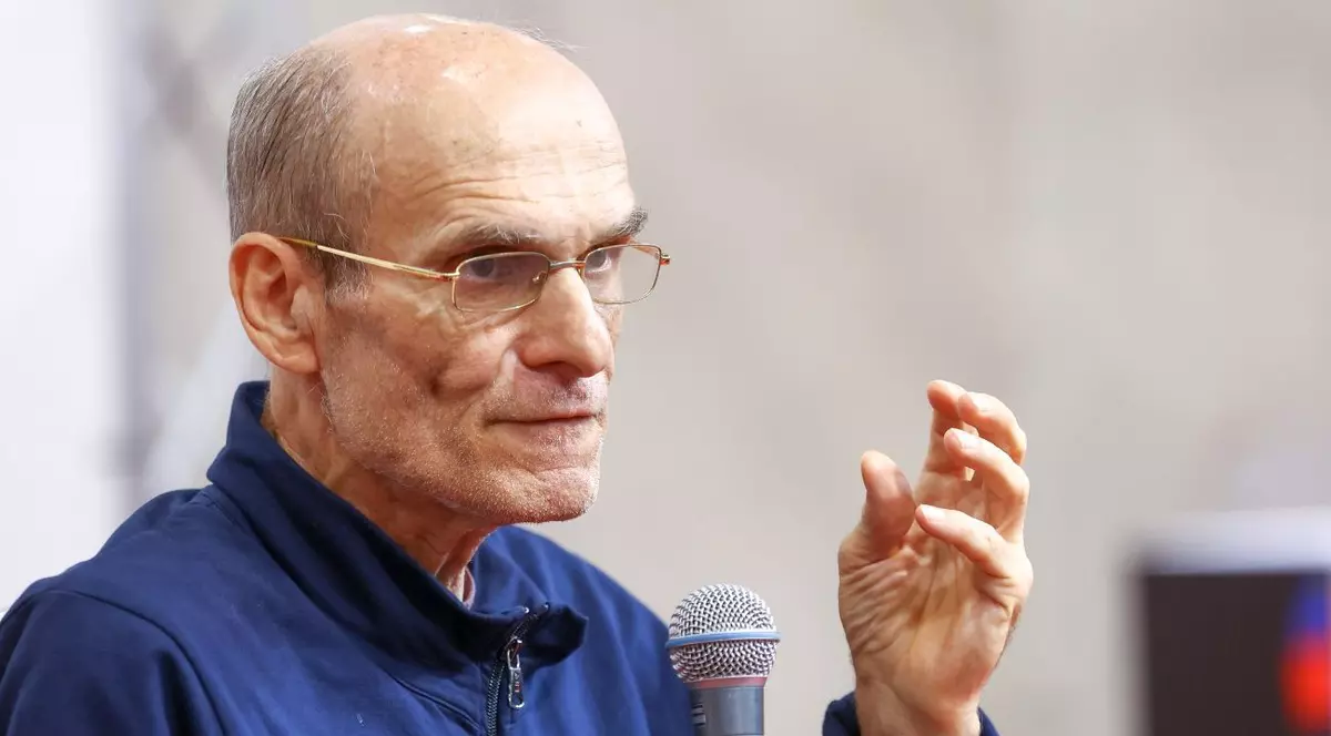 Gazetarul Cristian Tudor Popescu are 68 de ani. Foto: Shutterstock