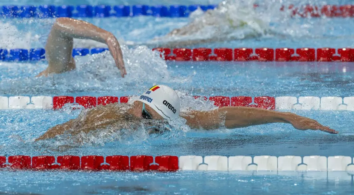 David Popovici în drumul său spre victorie în proba masculină de înot liber de 200 mm la Jocurile Olimpice de vară de la Paris din 2024, Franța, 29 iulie 2024
