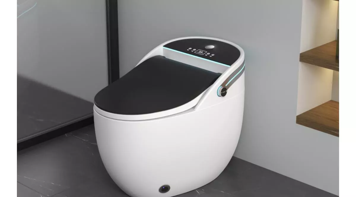 EgoInteriors - vas de wc inteligent, culoare alb cu capac negru, atasat de un perete alb