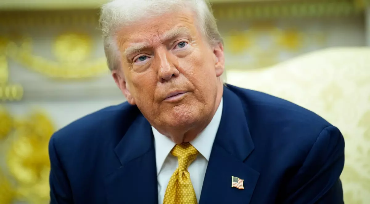 Președintele Statelor Unite, Donald J. Trump, răspunde întrebărilor jurnaliștilor în timpul întâlnirii sale în Biroul Oval de la Casa Albă.