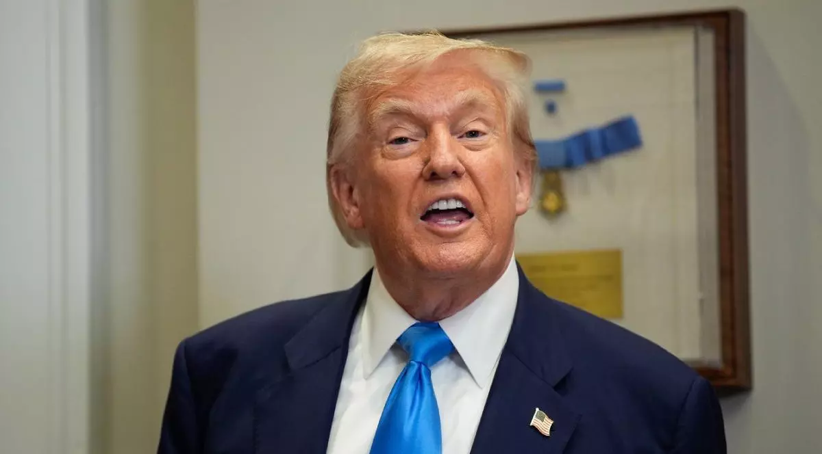 Donald Trump, surprins în timp ce vorbeste, 30 iulie 2025