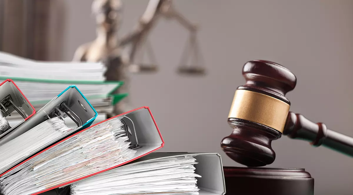 Dosare, justitie, ciocan de judecator, foto ilustrativ