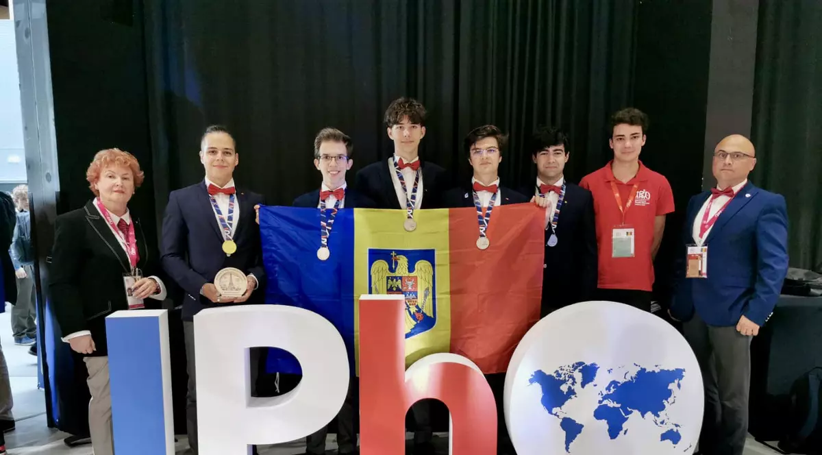 Lotul olimpic național a câștigat cinci medalii și două premii speciale la Olimpiada Internațională de Fizică
