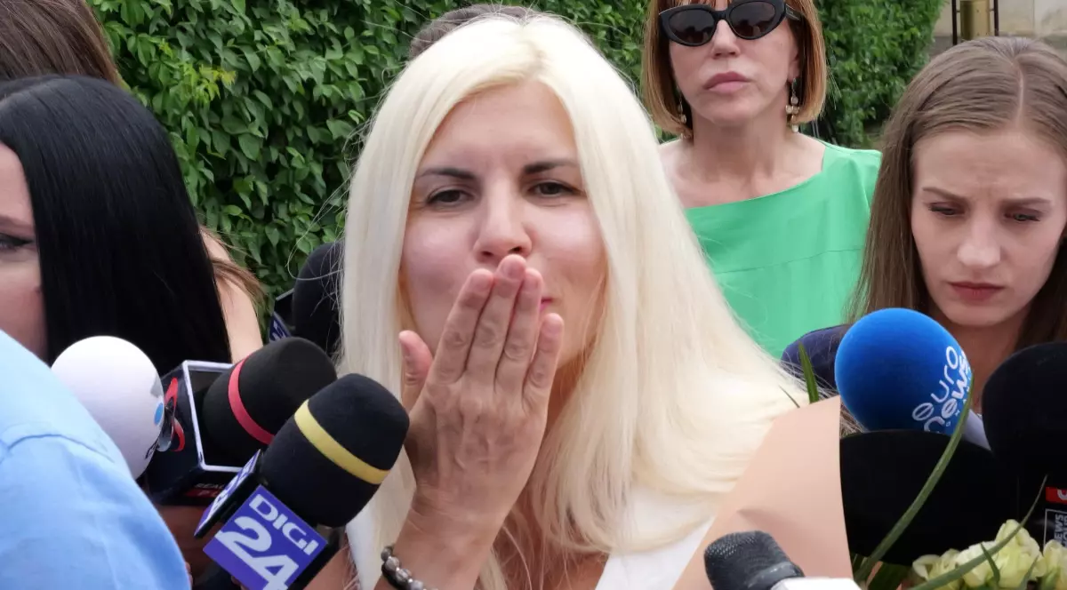 Prima reacției a Evei Maria, fiica Elenei Udrea, după ce mama ei a ajuns acasă. Ce a făcut fosta „blondă de la Cotroceni” în prima zi de libertate