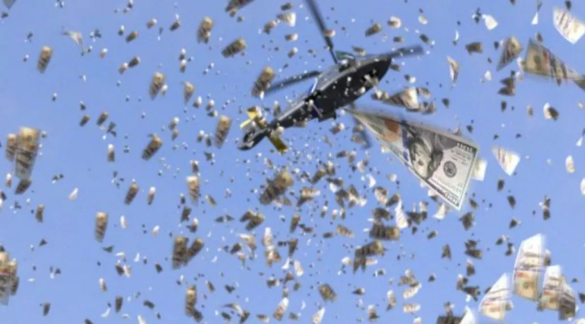 Elicopter arunca cu bani