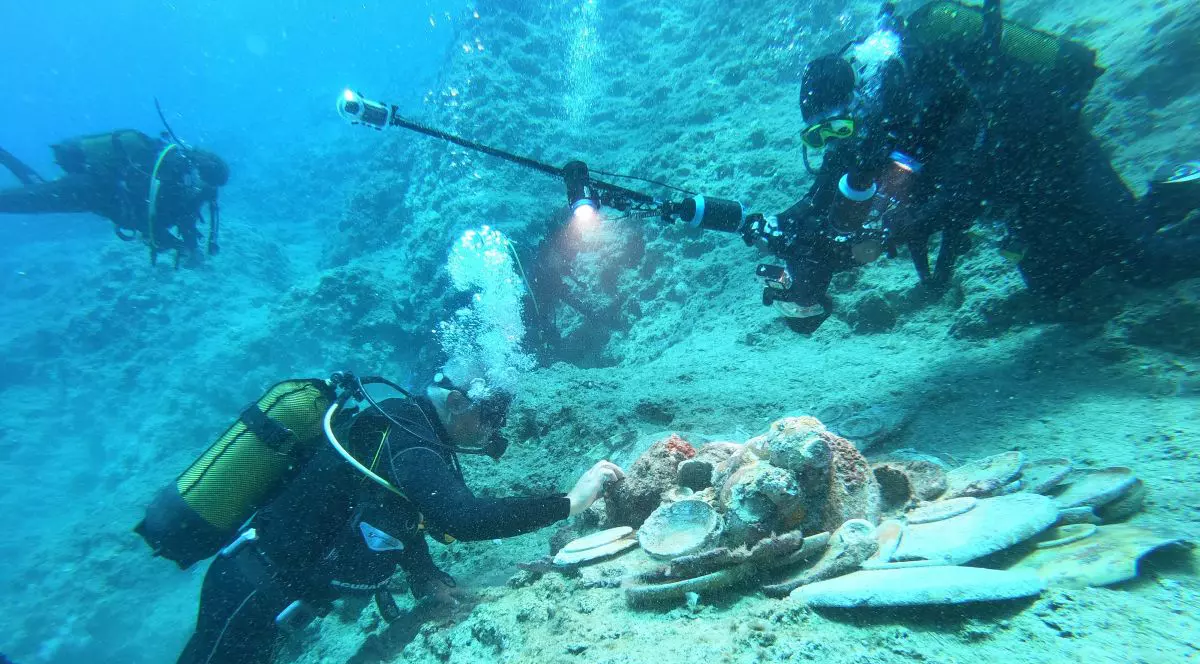 Turcii au descoperit „Epava Ceramică” în apele din apropiere de Antalya