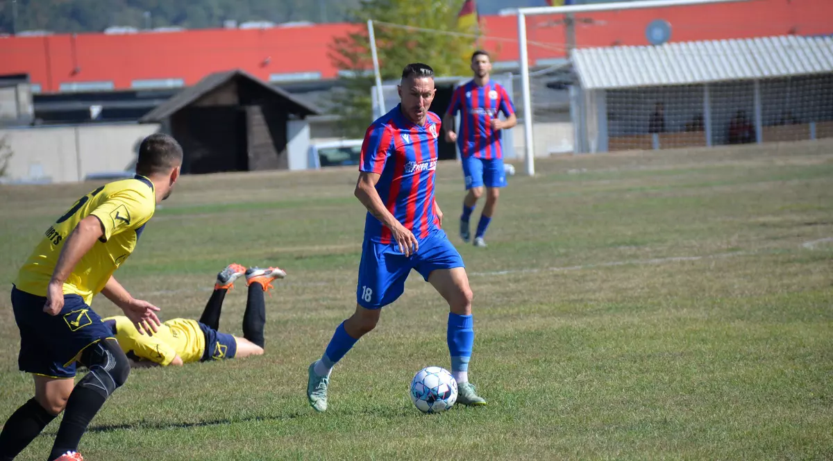 fotbalist roberto ayza 01 foto acs speed academy pitesti