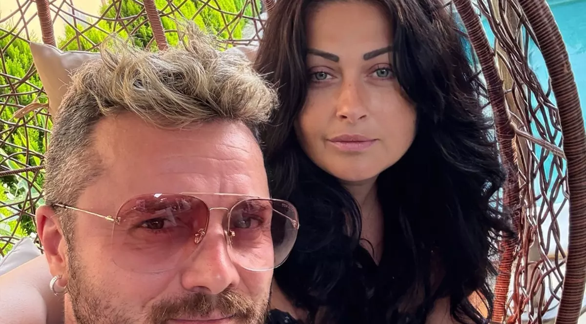 Imagini cu Gabriela Cristea în costum de baie, la plajă. Se bucură de o escapadă pe litoralul românesc alături de Tavi Clonda și fetițele lor