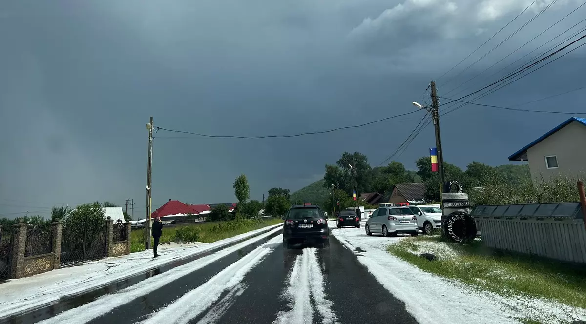 Localitatea din județul Neamț în care temperatura a scăzut de la 30 de grade Celsius la 12 grade, în numai 10 minute. Grindina a acoperit drumurile