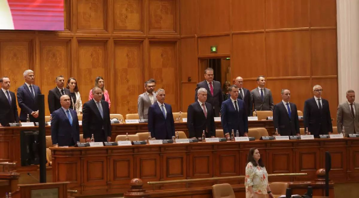 Membri Guvernului României, în Parlament