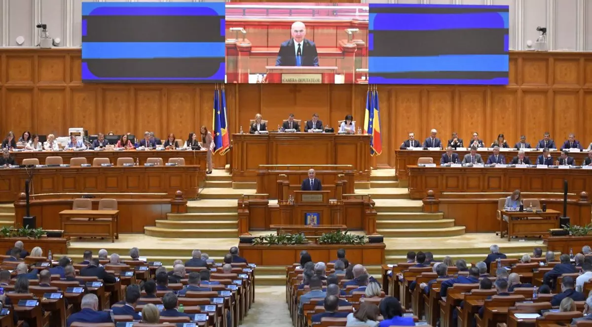 Premierul Ilie Bolojan, la sedinta comuna a Camerei Deputatilor si Senatului pentru învestirea noului Guvern, pe 23 iunie