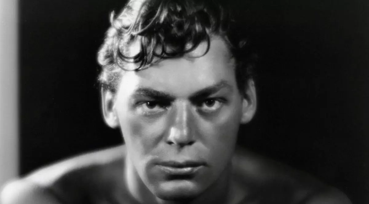 Johnny Weissmüller, în rolul lui Tarzan, 1932