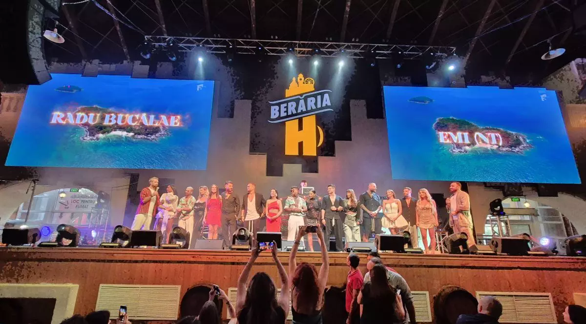 Ispitele de la Insula Iubirii 2025 pe scena de la Berăria H, la evenimentul în cadrul căruia s-a văzut în avanpremieră primul episod al show-ului de la Antena 1
