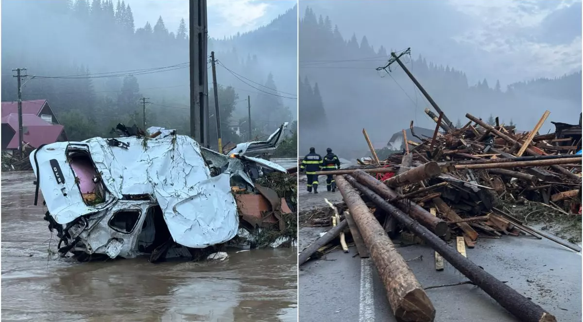 O mașină albă a fost luată de ape, iar un stâlp de electricitate a fost îndoit de furtună, în inundațiile din Suceava, duminică, 27 iulie 2025. Foto: Facebook/ ISU Suceava