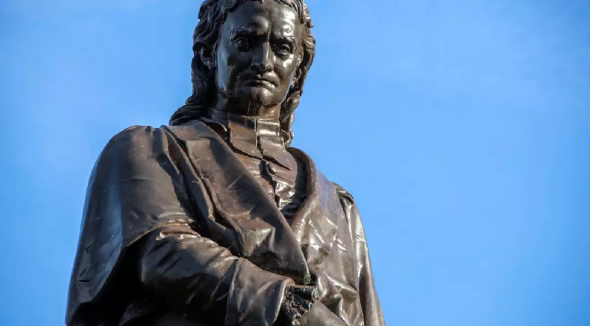 Cine a fost Isaac Newton - Imagine cu statuia de bronz a lui Isaac Newton din Lincolnshire, Marea Britanie