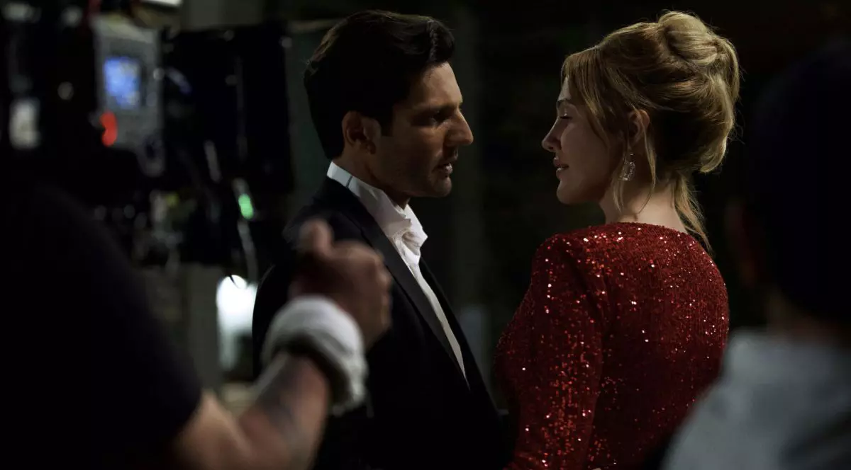 Kaan Urgancioglu și Meryem Uzerli în „Gambitul din Antalya”