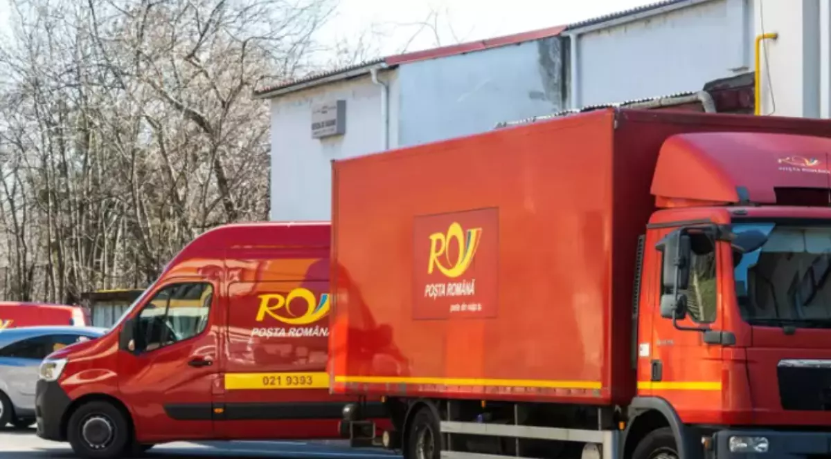 Două mașini roșii, care apațin de Poșta Română