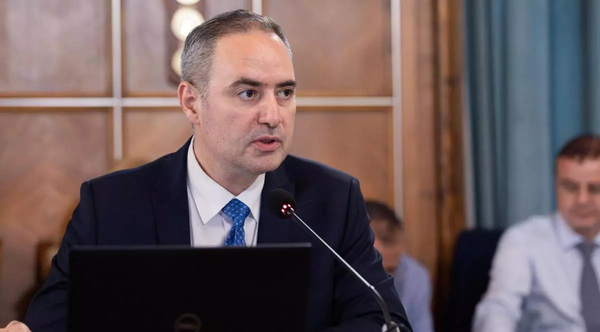 Ministrul Finanțelor, Alexandru Nazare, în timpul unei ședințe de Guvern la Palatul Victoria