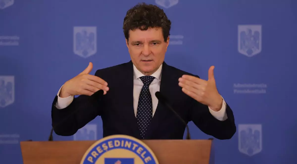 Nicușor Dan la pupitru, în conferința de presă din 14 iulie 2025.