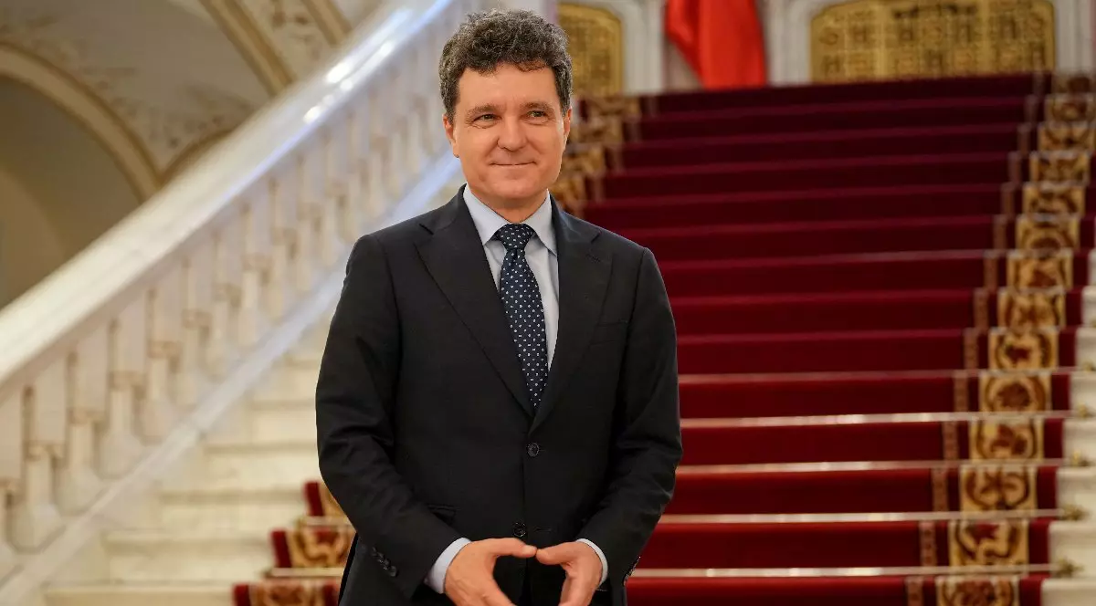 Presedintele Nicusor Dan se pregateste sa participe la ceremonia de depunere a juramantului de investitura in functii a ministrilor din Cabinetul Bolojan, la Palatul Cotroceni, luni, 23 iunie 2025.
