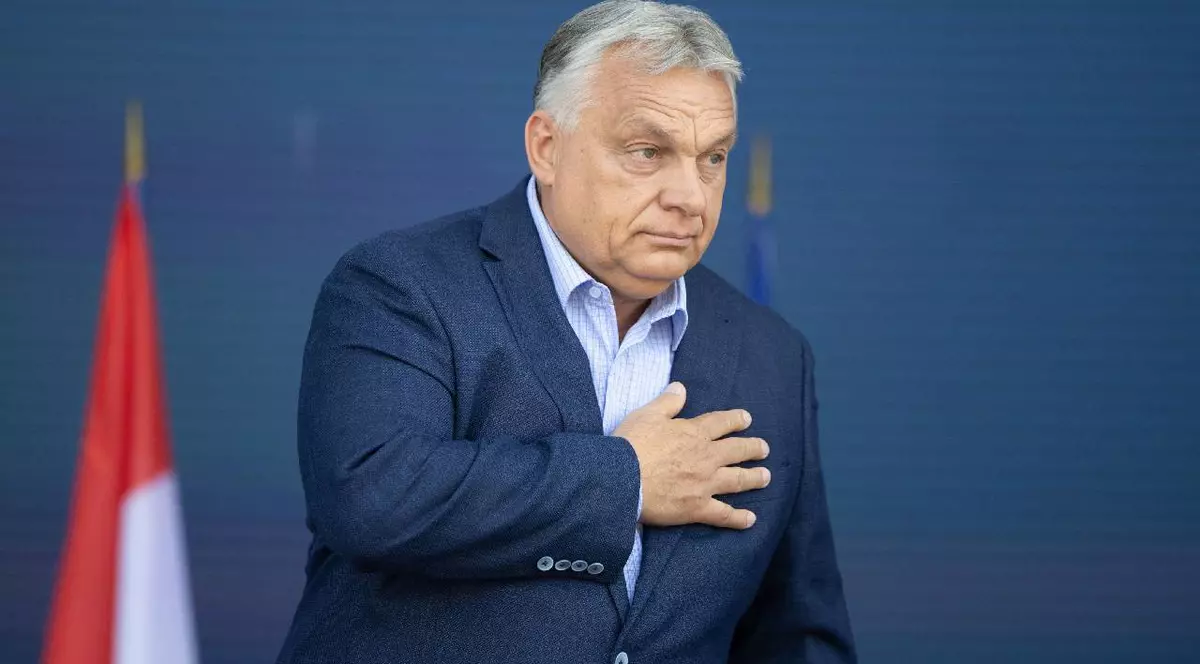 Orbán Viktor miniszterelnök beszédet mond a közönség előtt a Patriots for Europe csoport Európai Parlamenti találkozóján, amelyen európai szélsőjobboldali vezetők gyűltek össze a közép-franciaországi Mormant-sur-Vernissonban, 2025. június 9-én.