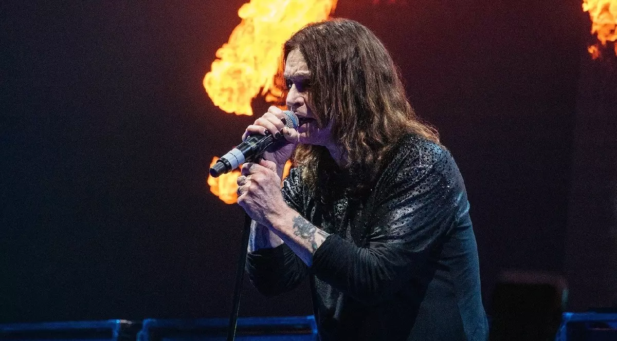 Ozzy în timpul unui concert