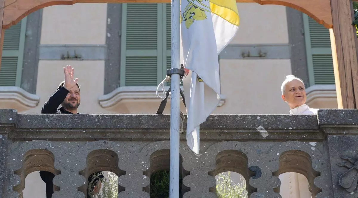 Papa Leon al XIV-lea (dreapta) și Volodimir Zelenski la Castelul Gandolfo Foto: Profimedia