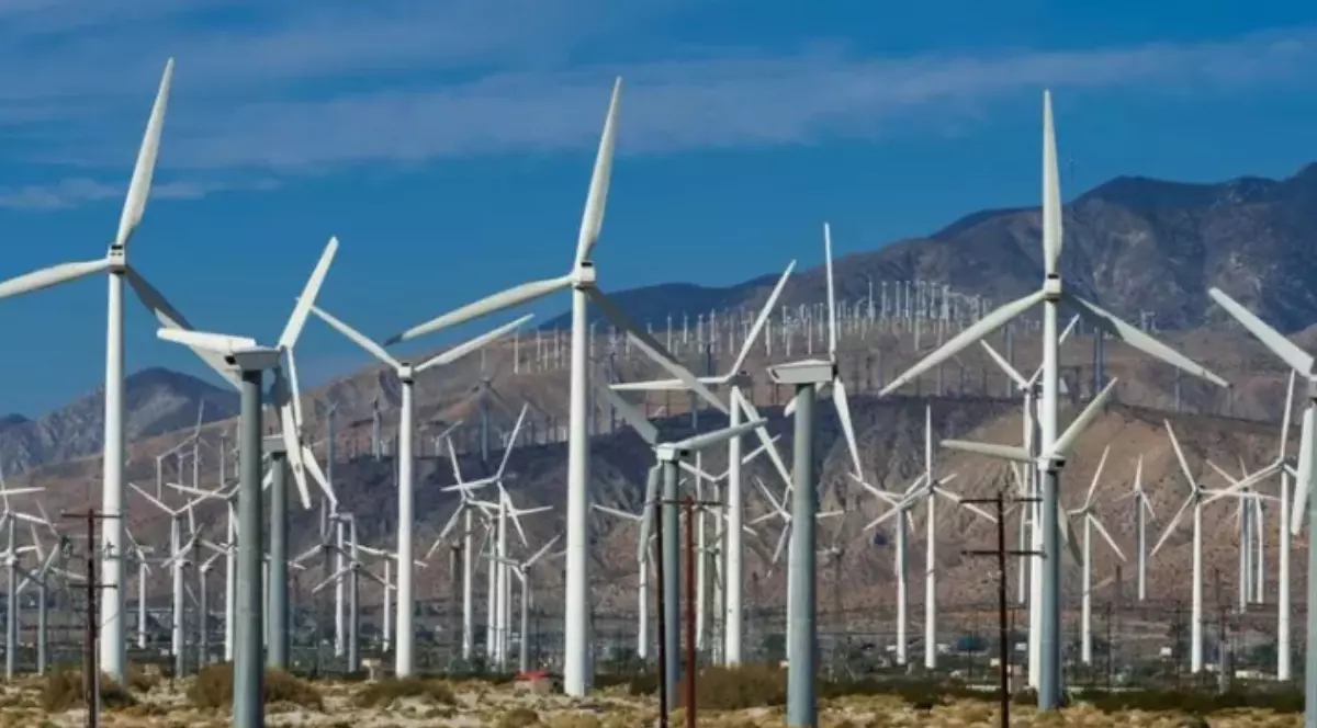 Mai multe turbine eoliene