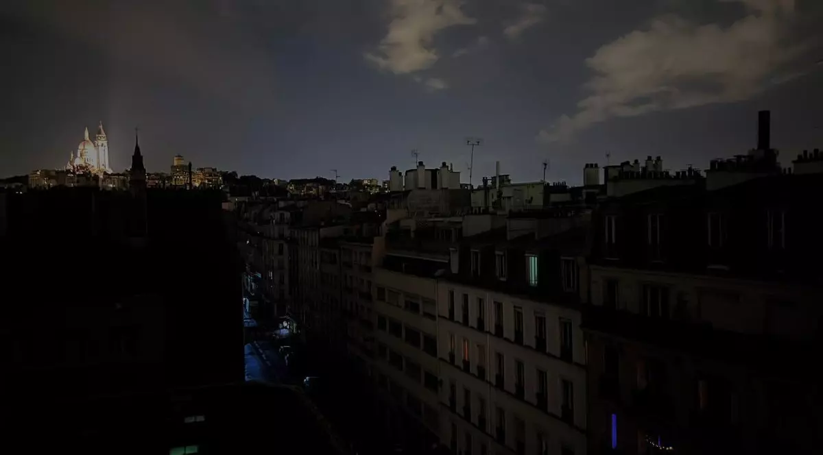 Paris, Capitala Franței, fără curent electric. Singura clădire iluminată: Sacre Coeur - 2024