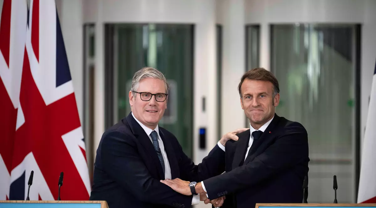 Prim-ministrul britanic Keir Starmer și președintele francez Emmanuel Macron. Foto Profimedia