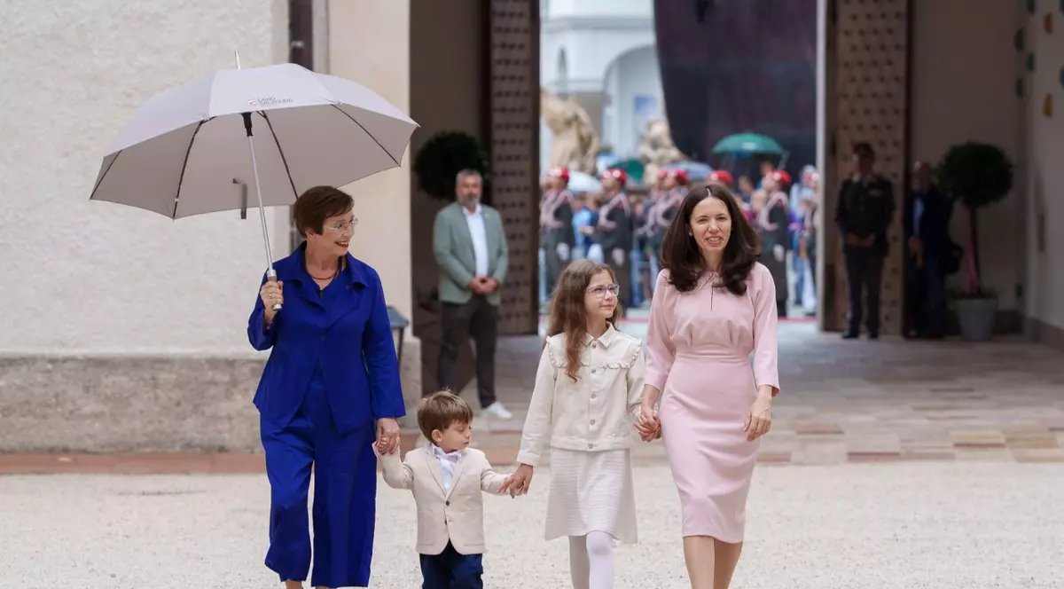 Cât costă rochia Mirabelei Grădinaru purtată la prima vizită oficială în Austria. Partenera lui Nicușor Dan a atras atenția tuturor. Reacția Andreei Raicu
