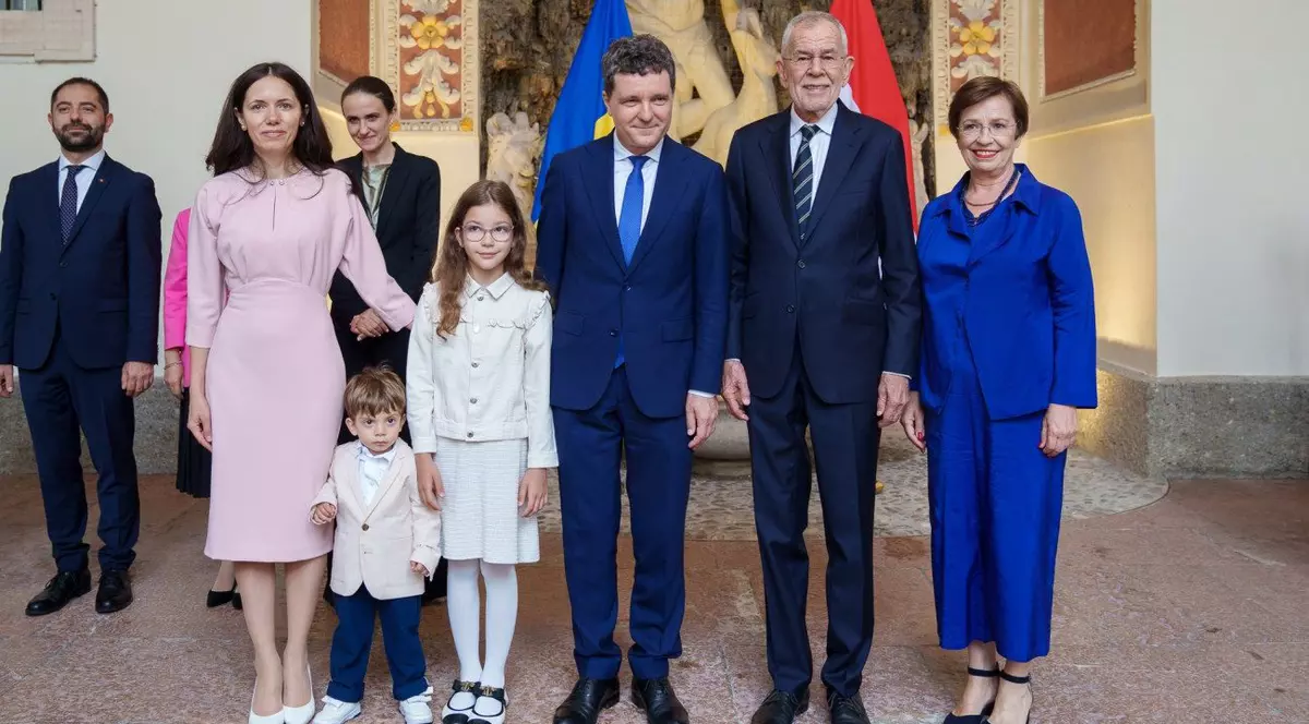 Prima vizită externă a lui Nicușor Dan cu Mirabela Grădinaru și cei doi copii, Antim și Aheea, în Austria. Foto: Administrația Prezidențială