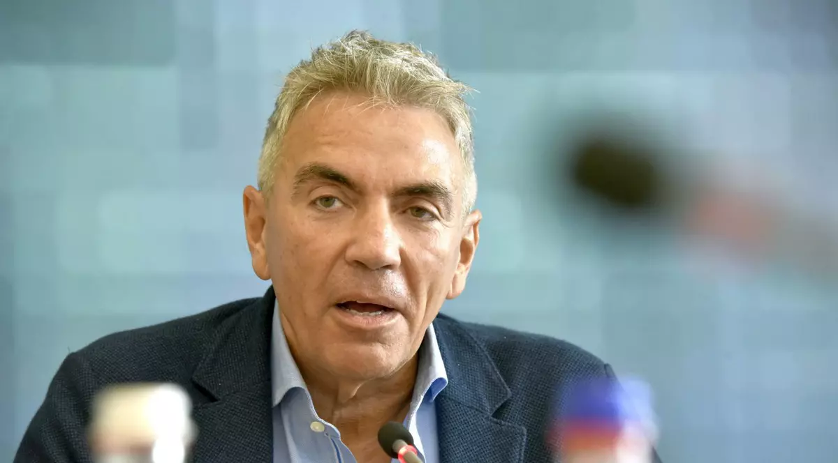 Dragoș Anastasiu le-a cerut șefilor din companiile de stat care câștigă peste președintele României să renunțe voluntar la un procent din salarii până la finalul lui 2026