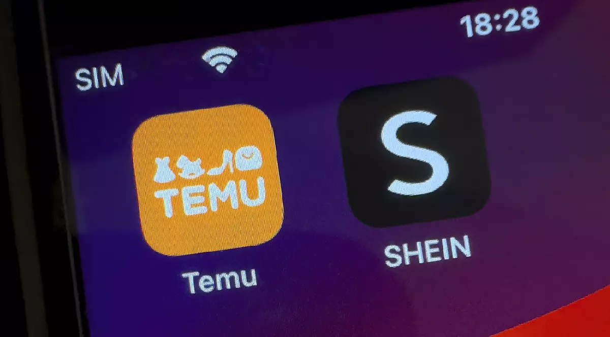 Shein și Temu pe ecranul unui telefon