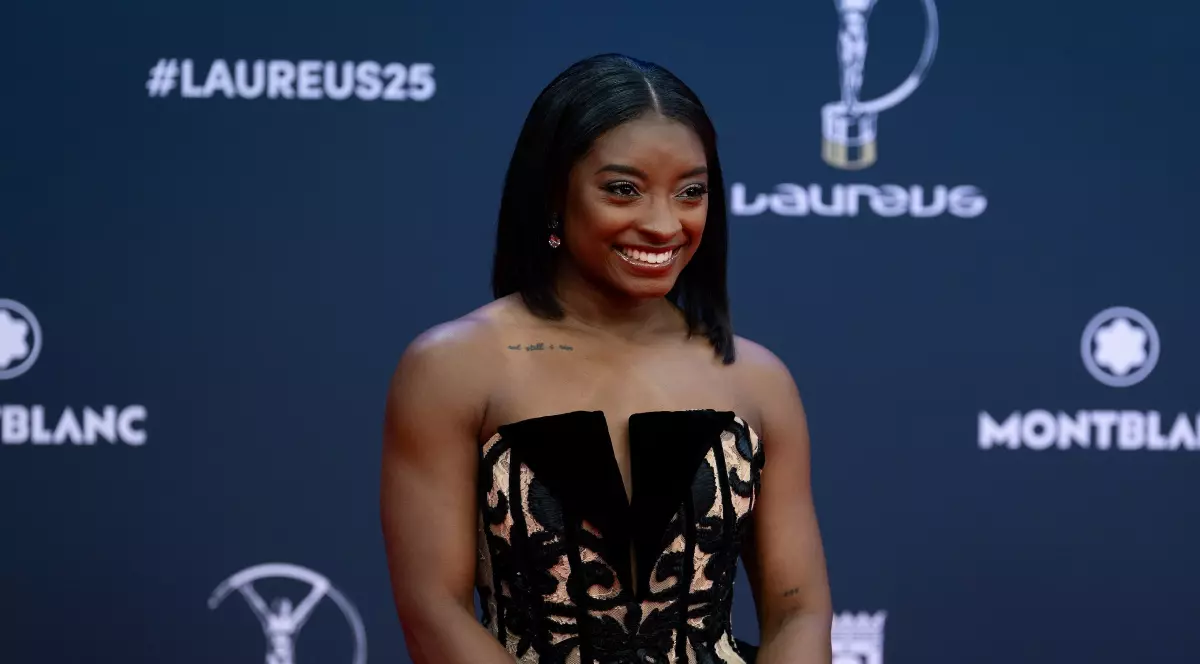 Cum arată Simone Biles în costum de baie. Fanii speculează că gimnasta și-ar fi făcut o operație de mărire a sânilor