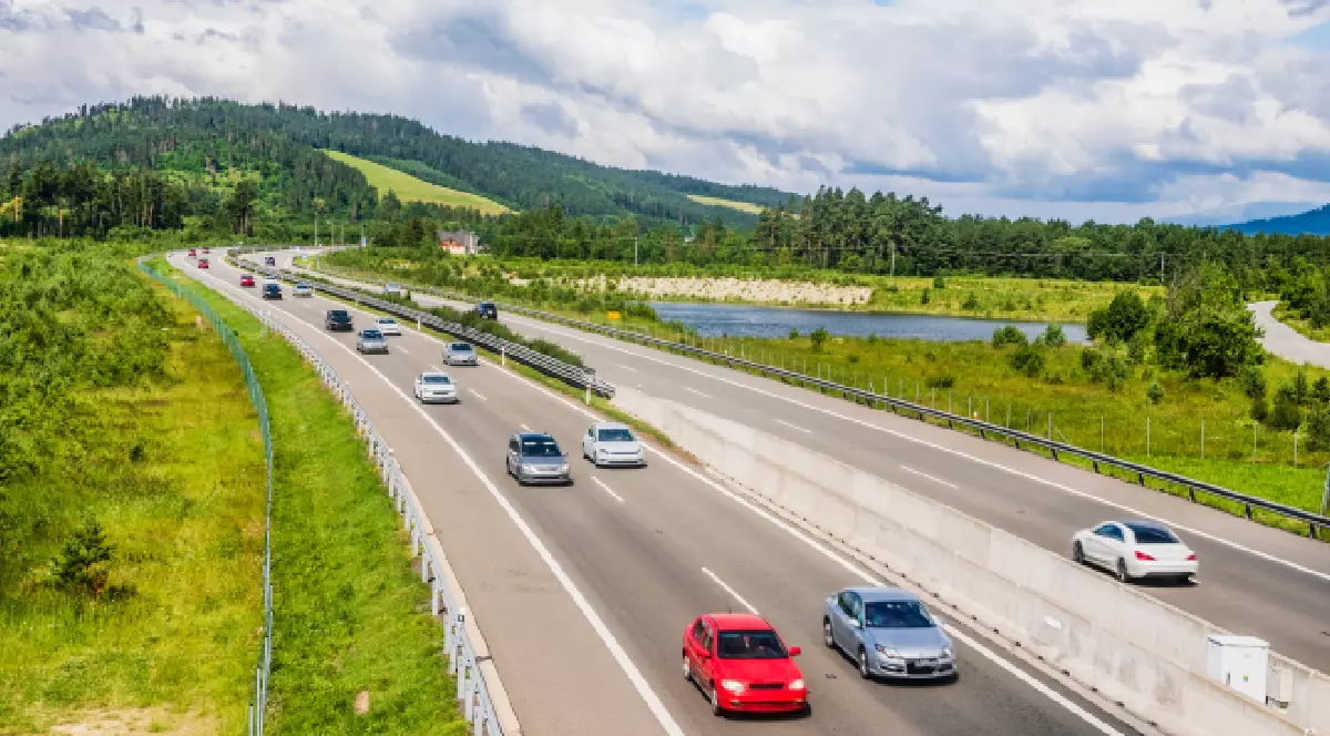 Trafic intens de mașini pe autostradă, Slovacia