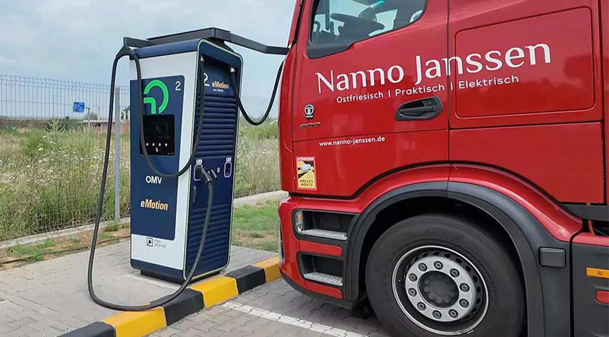 Șofer de TIR electric ajuns în România, uimit de cât a plătit pe o încărcare a bateriei camionului