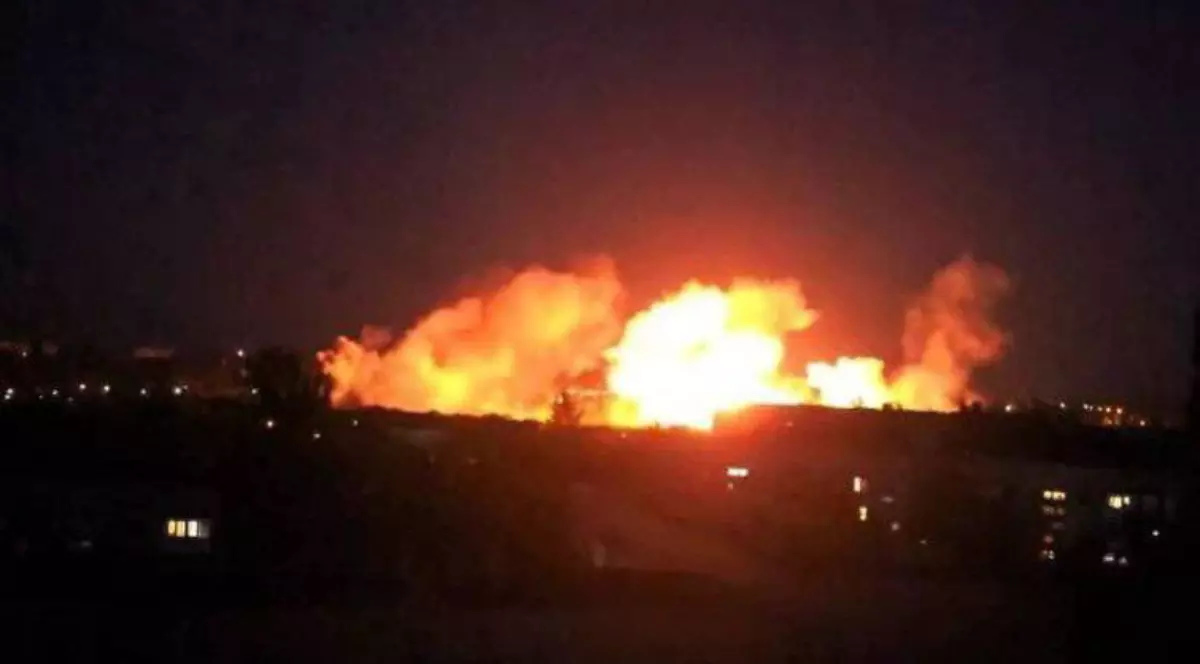 Imagini de noapte cu flăcări inaite in urma unui atac al Ucrainei cu presupuse rachete Storm Shadows în noaptea se 30 iunie-1 iulie