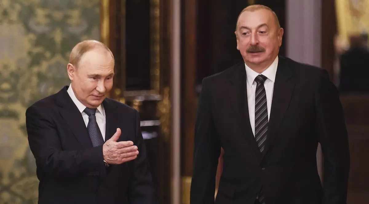 Vladimir Putin (stânga) și Ilham Aliev în timpul unei reuniuni CSI în toamna anului 2024 Foto: Profimedia