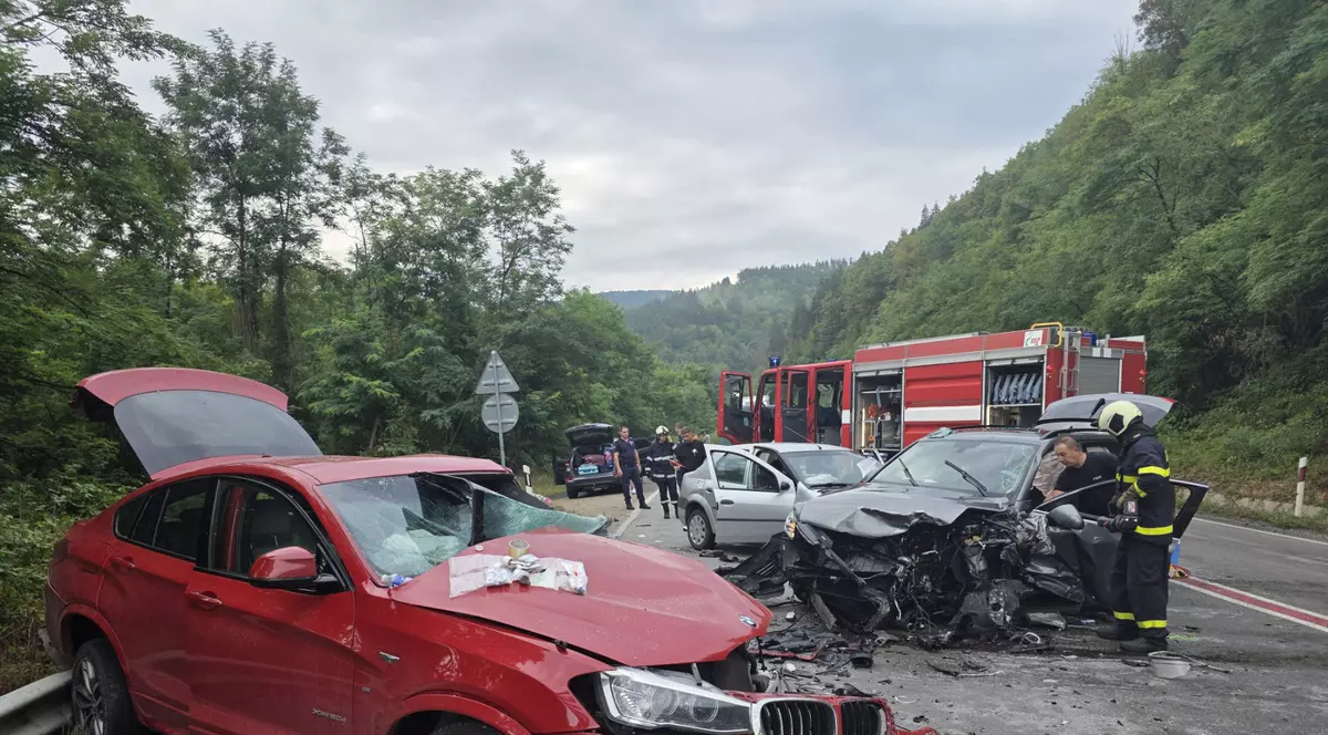 Accident petrecut la Veliko Târnovo, cu trei mașini.