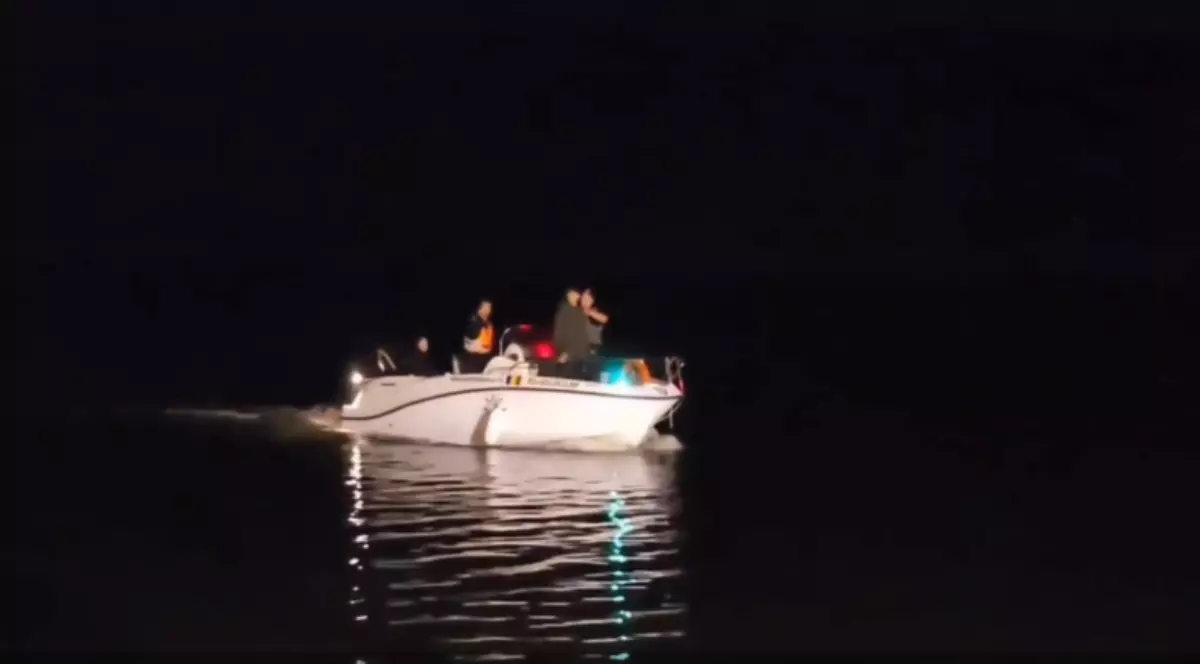 Imagine de la acțiunea de căutare din timpul nopții pe lacul Snagov