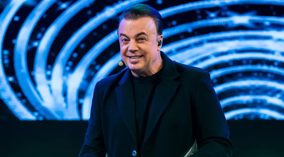 Ce bea Adrian Enache în fiecare dimineață, pe stomacul gol: „Este un tratament japonez”. Artistul își face înainte rugăciunea