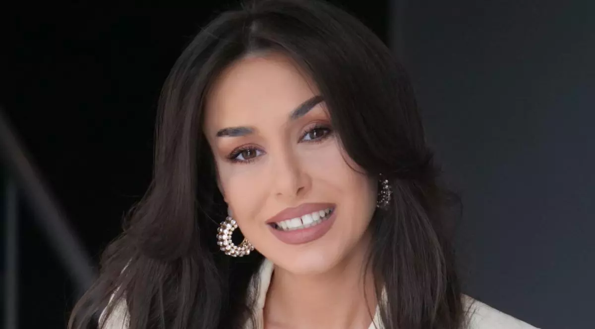 Andreea Frățilă, prezentatoare TV