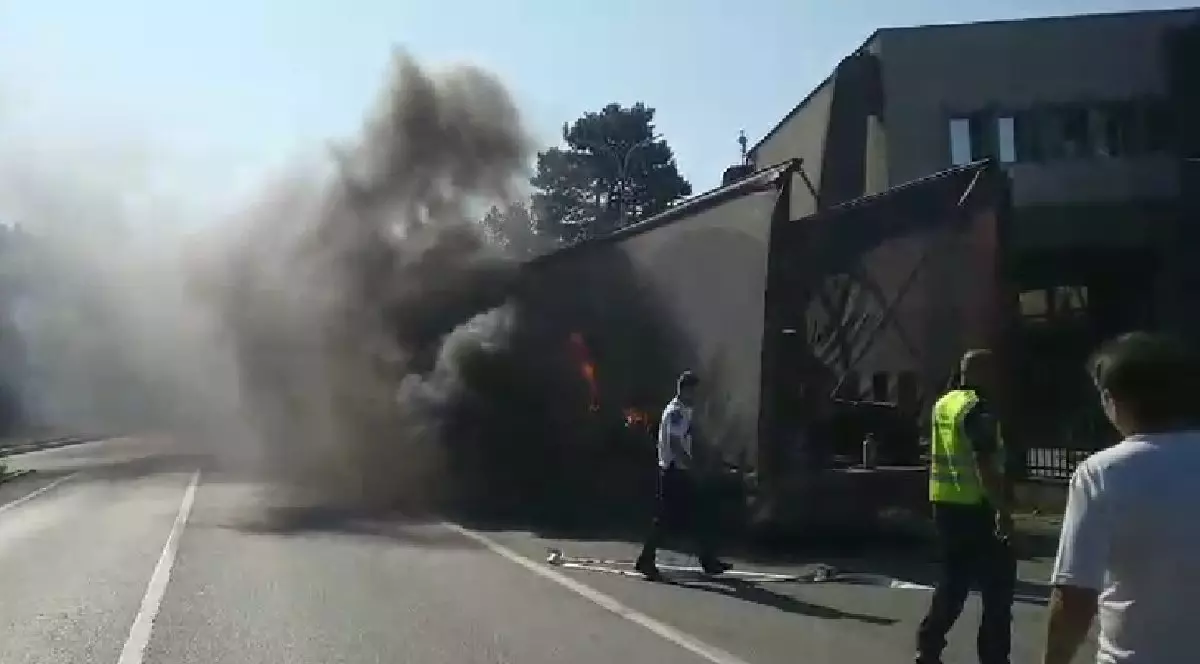 ISU Mehedinți a intervenit după ce anvelopa unei remorci a luat foc, 11 august 2025